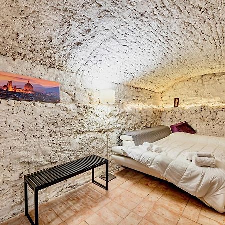 "Florence Cave Central Suite" - 5 Min To Mandela Forum - 2 Bedrooms - Free Parking Екстериор снимка
